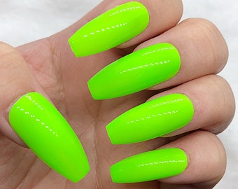 Neon nails